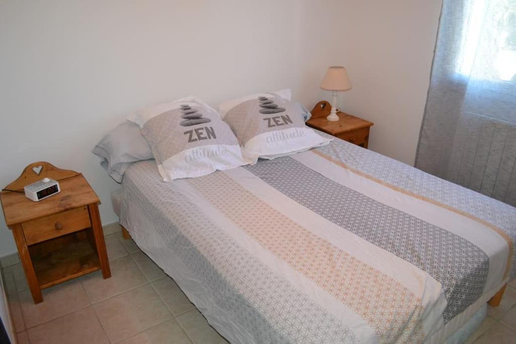 Joli Appartement Au Calme Entre Nimes Et Avignon Meynes Exterior photo